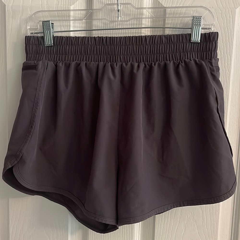 Running shorts with pockets